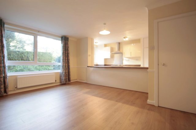  Image of 2 bedroom Apartment to rent in Hersham Road Walton-on-Thames KT12 at Hersham Road  Walton-On-Thames, KT12 1RE